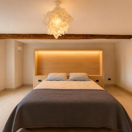 Villa Grande Avec Piscine Interieure *