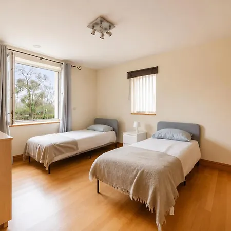 Villa Grande Avec Piscine Interieure Andelu