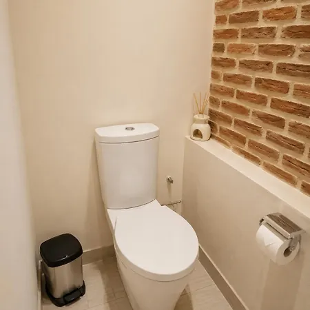 Grande Avec Piscine Interieure *